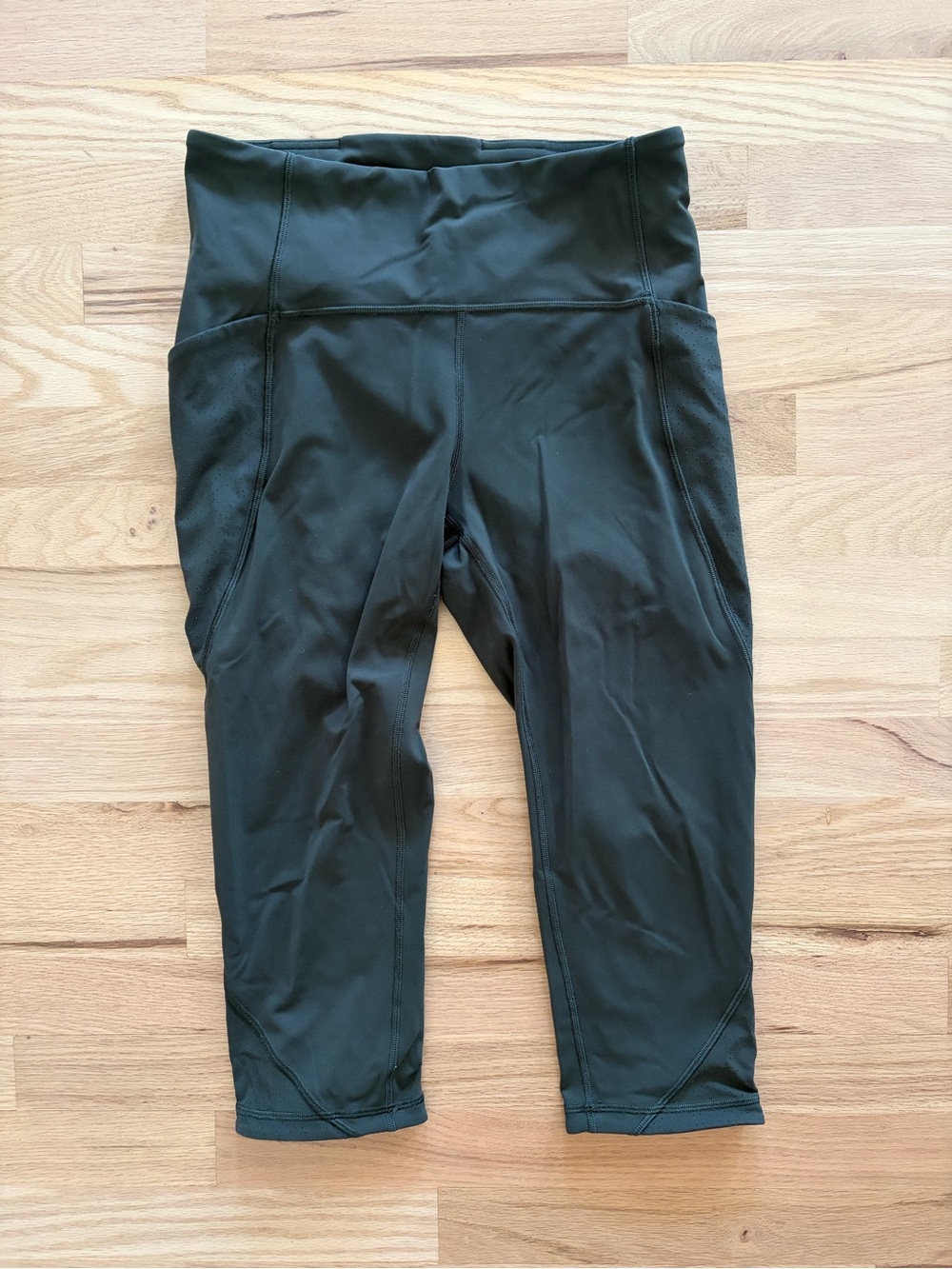 Lululemon Green Capri Leggings, size 8